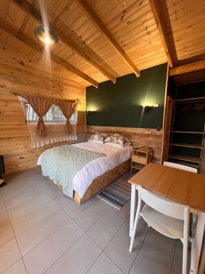 Superior Suite, Park View | Soundproofing, iron/ironing board, free WiFi