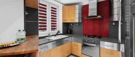 Kühlschrank, Ofen, Herdplatte, Geschirrspüler