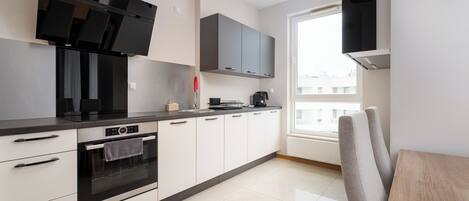 Refrigerador, horno, placa de cocina, lavavajillas