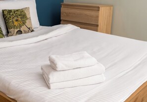 2 chambres, fer et planche à repasser, Wi-Fi, draps fournis