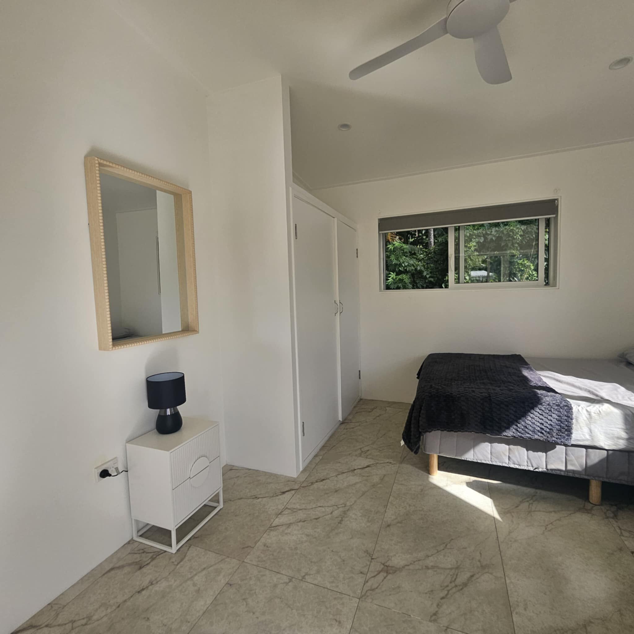 5 عدّة غرف نوم ومكواة/لوح كي وخدمة الإنترنت وملاءات أسرّة