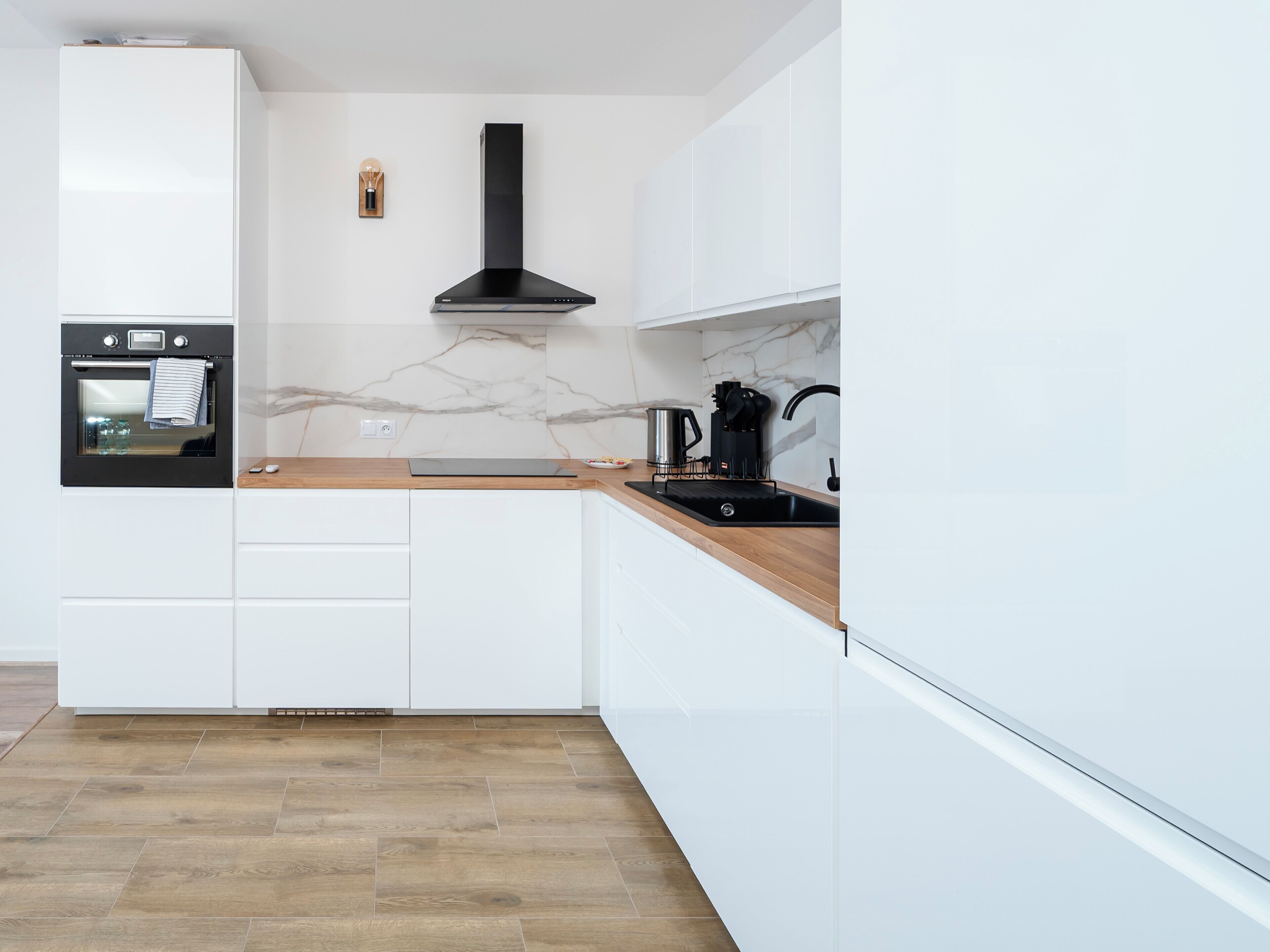 Geladeira, fogão, cooktop, lava-louças