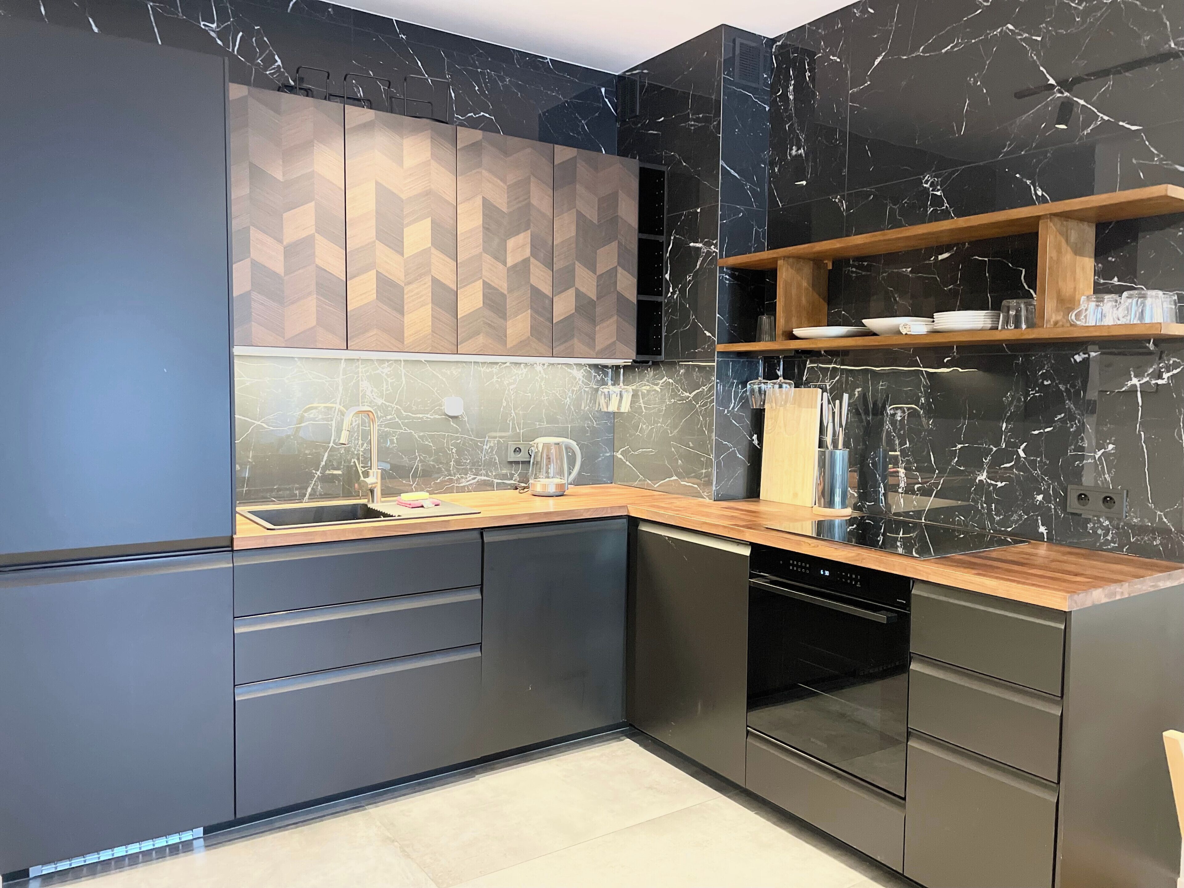 Fridge, oven, stovetop, dishwasher