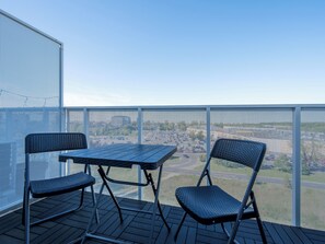 Outdoor dining - Piłsudskiego Central Apartment (Łódź)