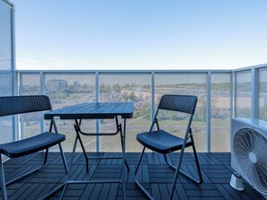Outdoor dining - Piłsudskiego Central Apartment (Łódź)
