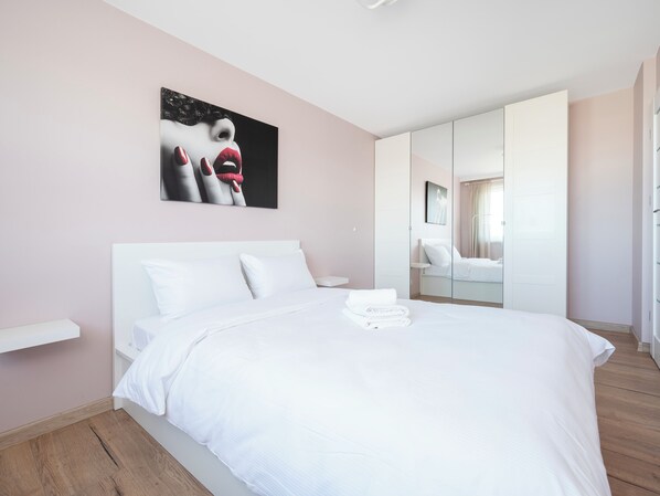 2 bedrooms, iron/ironing board, WiFi, bed sheets