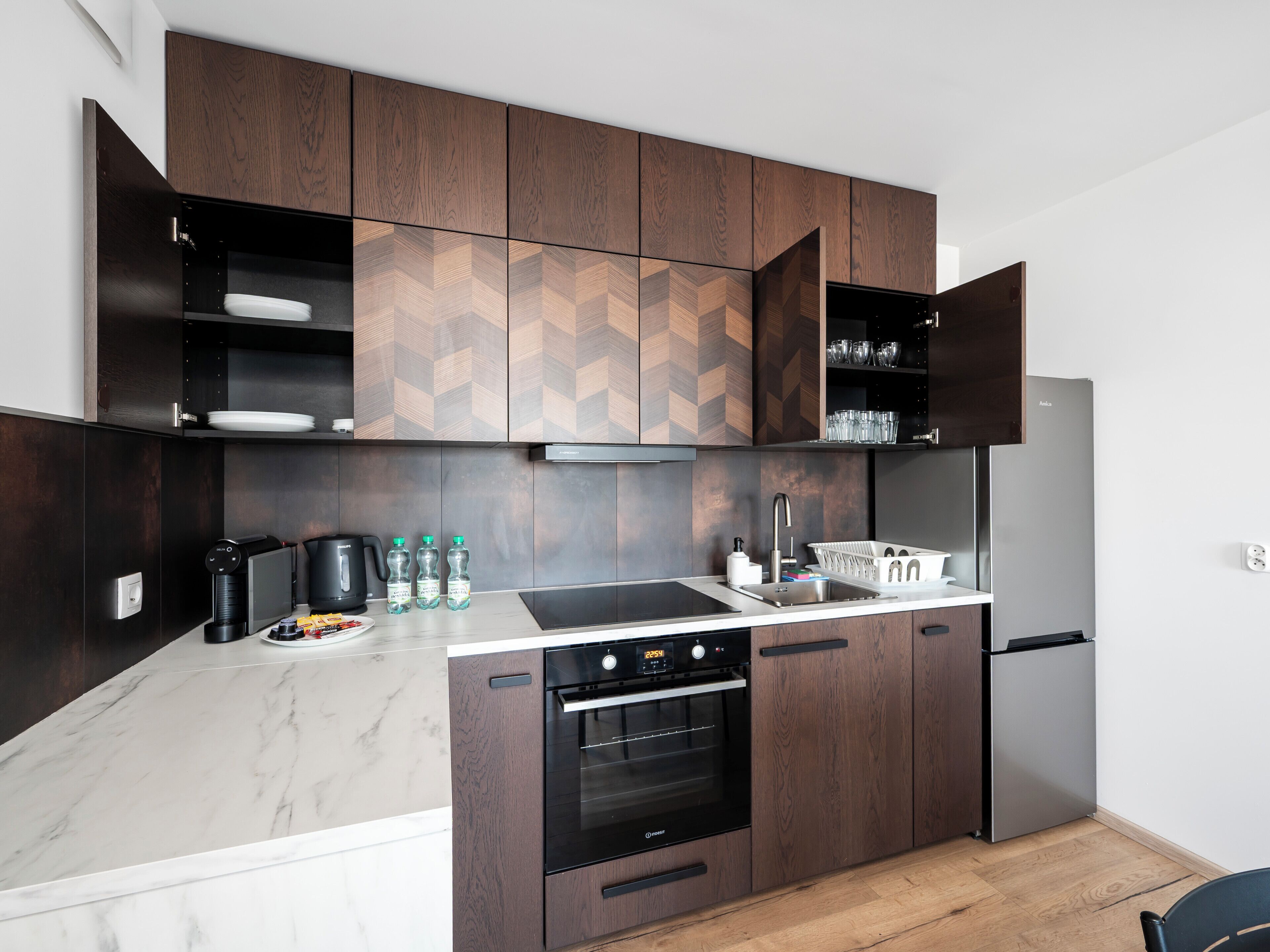 Fridge, oven, stovetop, dishwasher