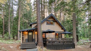 A cabin with a porch, steps leading up to the entrance, and a deck area. - Songbird at Chambers by Tahoe Getaways - Pet-Friendly 2 BR w/ HOA Beach Pool (Homewood)