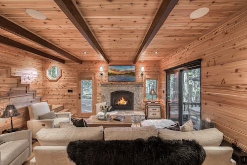 Songbird at Chambers by Tahoe Getaways - Pet-Friendly 2 BR w/ HOA Beach Pool