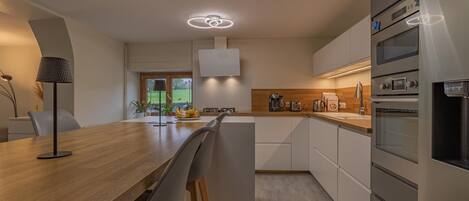 Frigorífic, microones, forn i placa de cuina