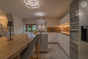 Fridge, microwave, oven, stovetop - LE MAGNOLIA - LES MOLLETTES (LES MOLLETTES)