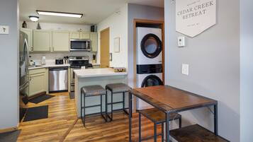 Kühlschrank, Mikrowelle, Ofen, Geschirrspüler