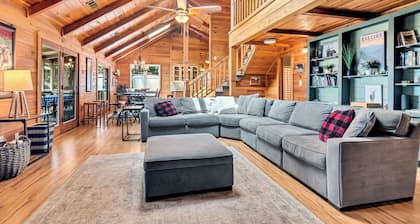 Ellijay Walnut Mountain Cabin - Hot Tub, Fire Table, Pet Friendly and Views