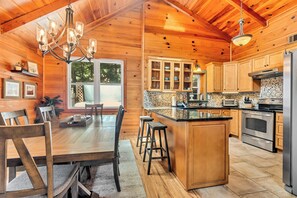 Fridge, microwave, oven, stovetop - Ellijay Walnut Mountain Cabin - Hot Tub, Fire Table, Pet Friendly and Views (Ellijay)