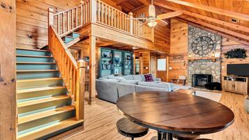 Smart-TV, Kamin, Bücher