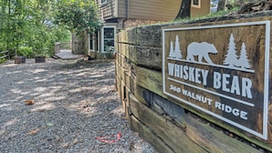 A wooden sign with a bear and trees, labeled "Whiskey Bear 368 Walnut Ridge." - Ellijay Walnut Mountain Cabin - Hot Tub, Fire Table, Pet Friendly and Views (Ellijay)