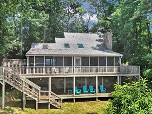 A two-story house with a balcony and a covered outdoor seating area. - Ellijay Walnut Mountain Cabin - Hot Tub, Fire Table, Pet Friendly and Views (Ellijay)