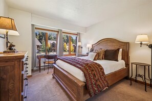2 bedrooms, free WiFi, bed sheets - 4 O'Clock Lodge D25: Great location close to town! (Breckenridge)