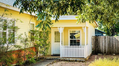 The Nest | Cozy | Walk to Main