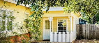 The Nest | Cozy | Walk to Main