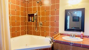 Dusche, Handtücher, Seife, Shampoo