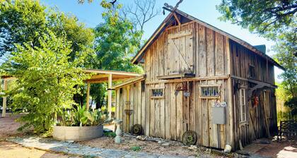 The Barn | 3 Blks to Main | Pet-friendly