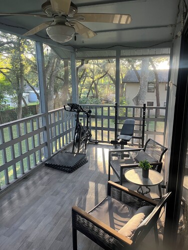 Chic 2-bedroom apartment with AC, fitness space in fabulous Seffner