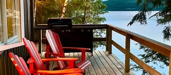 Lakefront Cottage in North Frontenac – 3 Bedroom Retreat with Stunning Sunsets!