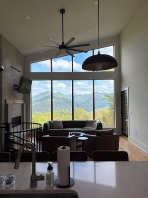 Télévision, cheminée