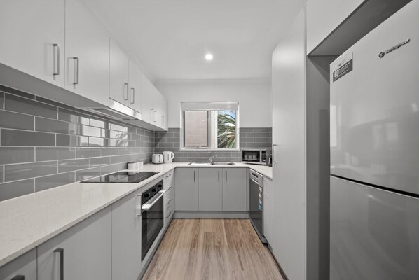 Fridge, microwave, oven, coffee/tea maker