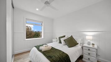 2 bedrooms, iron/ironing board, WiFi, bed sheets