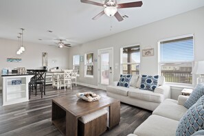 Smart TV - Steps to the Beach l Modern Interior (Port Bolivar)