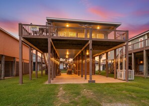 Exterior - Steps to the Beach l Modern Interior (Port Bolivar)
