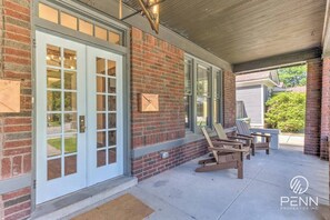 Exterior detail - Spacious 3-in-1 Vintage Brick Escape (Memphis)