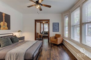5 bedrooms, desk, iron/ironing board, WiFi - Spacious 3-in-1 Vintage Brick Escape (Memphis)