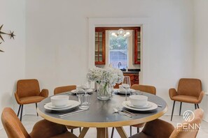 Dining - Spacious 3-in-1 Vintage Brick Escape (Memphis)