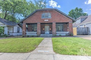 Exterior - Spacious 3-in-1 Vintage Brick Escape (Memphis)