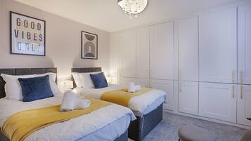 4 bedrooms, desk, iron/ironing board, WiFi