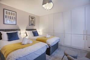 4 bedrooms, desk, iron/ironing board, WiFi - Kirk Brae House - Grampian Lettings (Aberdeen)