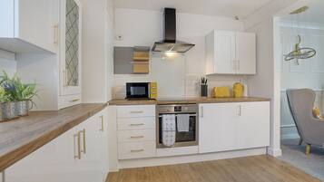 Microwave, oven, toaster, cookware/dishes/utensils