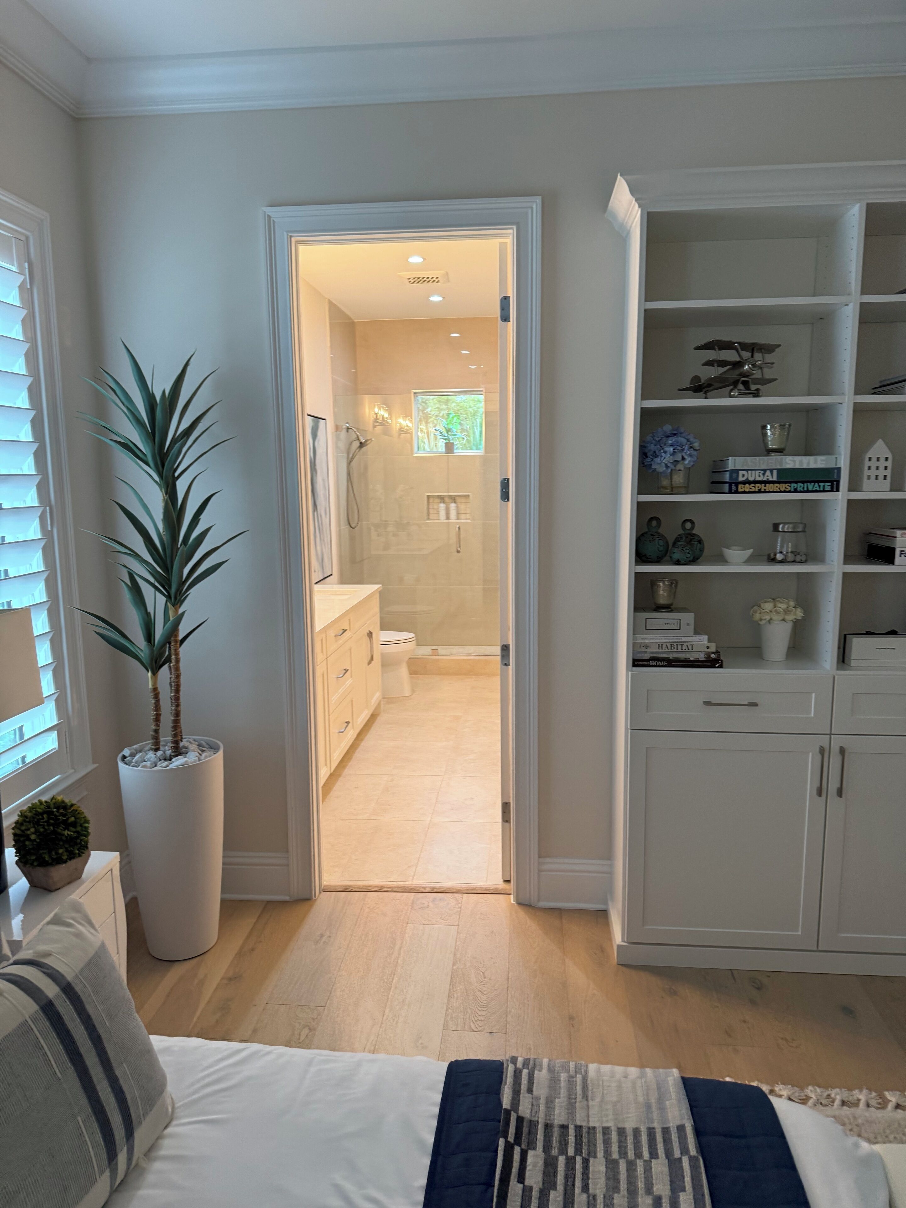 5 bedrooms, iron/ironing board, Internet, bed sheets