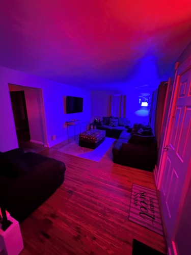 3-bedroom Beach House in Beautiful Charlotte near Beach with AC/Heat and Wi-Fi