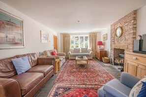 Télévision, cheminée