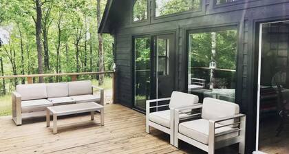 Loblolly Pines Cabin - A modern retreat on 6 acres