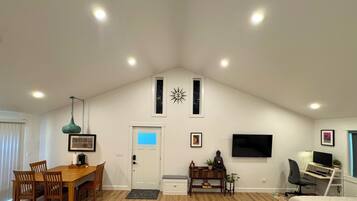 1 habitación, escritorio, wifi gratis y ropa de cama