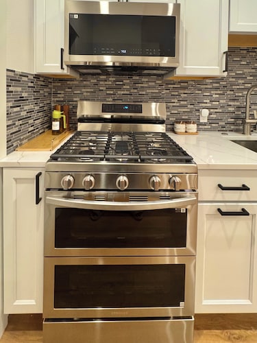 The Grove - A Family Friendly Modern Studio in Portland/Beaverton/Hillsboro