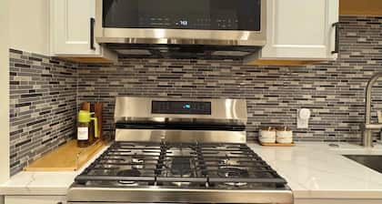 The Grove - A Family Friendly Modern Studio in Portland/Beaverton/Hillsboro