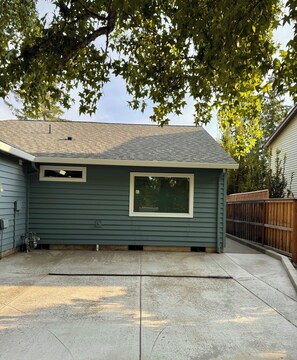 Property grounds - The Grove - A Family Friendly Modern Studio in Portland/Beaverton/Hillsboro (Portland)