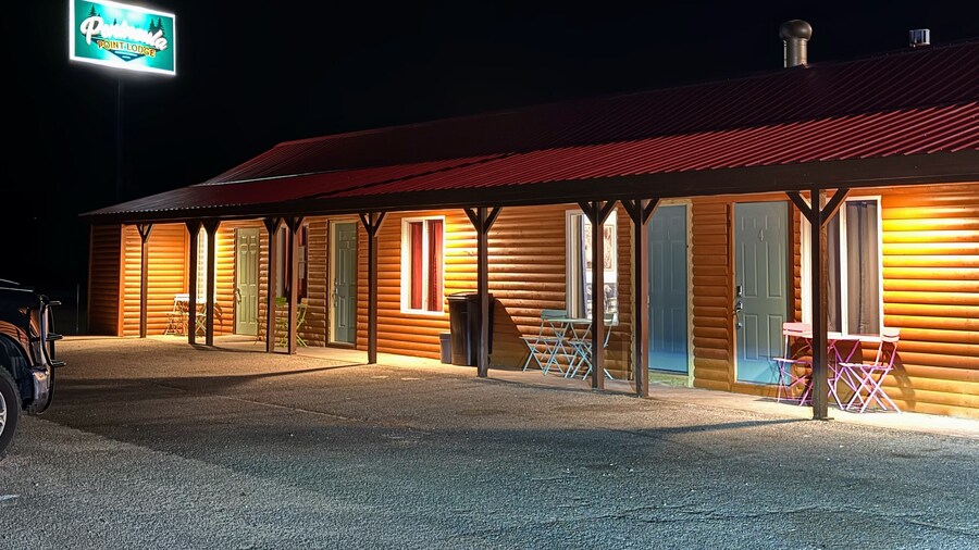 Peninsula Point Lodge