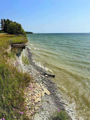 Peninsula Point Lodge